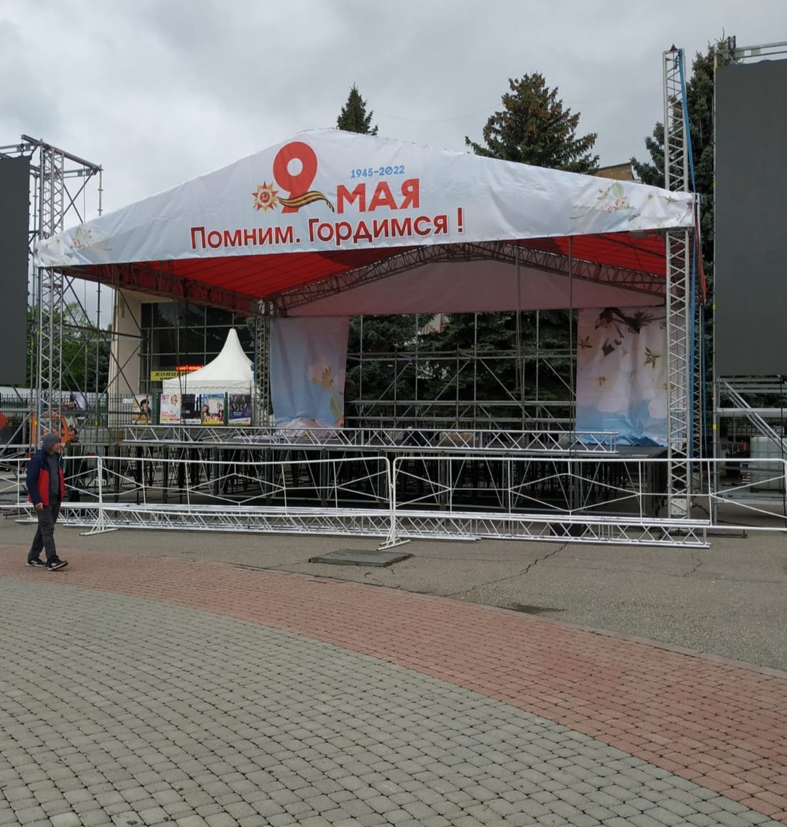 Сценический комплекс 12м*8м с подиумом
